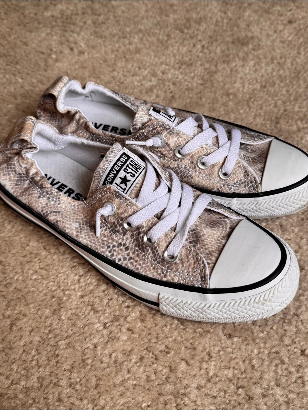 Converse Low Top Sneakers in Beige Snake Print with White Accents Size 7 Women’s